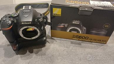 NIKON D5600 BODY con battery pack