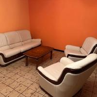 divano da tre posti + due poltrone singole