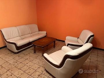 divano da tre posti + due poltrone singole