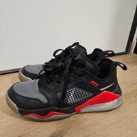 Nike
Scarpe da Basket Jordan Mars 270 Low  41 UK 7