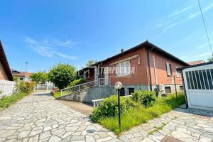 VOLPIANO VILLA BIFAMILIARE E GIARDINO ESCLUSIVO.