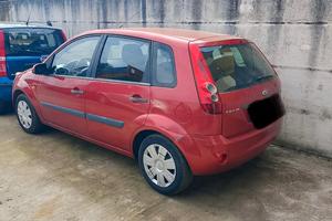 Ford fiesta 1.4 diesel  Neopatentati - trattabile