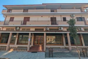 locale uso commerciale