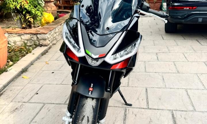 Aprilia tuono 660 factory