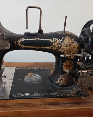 Macchina da cucire d'epoca 1920 circa