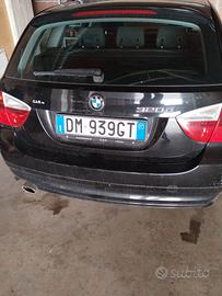 Automobile BMW 320D