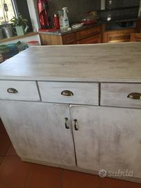 Mobile in legno stile shabby chic