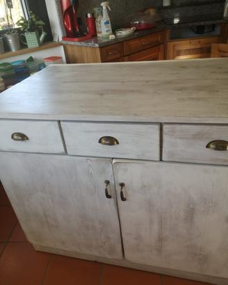 Mobile in legno stile shabby chic