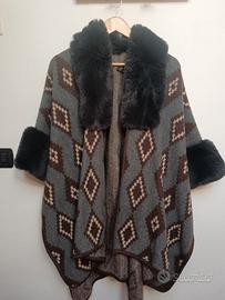Mantella etnica con pelliccia