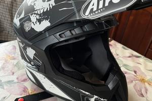 Casco airoh per motocross con texture teschio