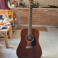 Chitarra acustica. 