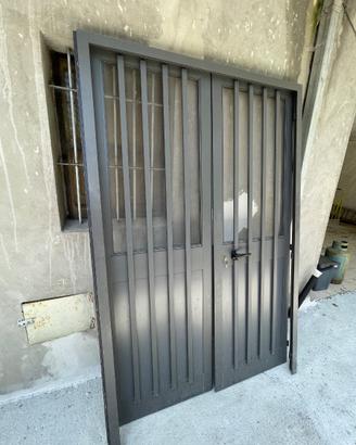 Porta con apertura anta a sx verso l’esterno