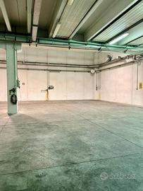 Immobile di 450 m² con 1 locale a Cesano Maderno
