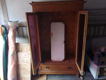 mobile credenza di antiquariato