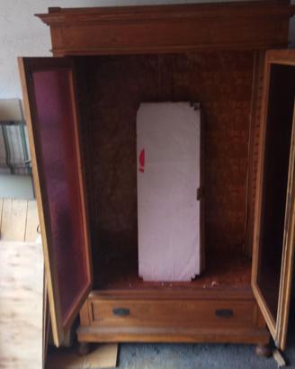 mobile credenza di antiquariato