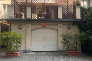 In Via San Massimo posto auto in silos