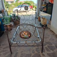 Antico letto in ferro battuto 