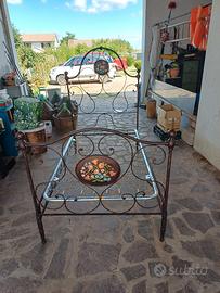 Antico letto in ferro battuto 