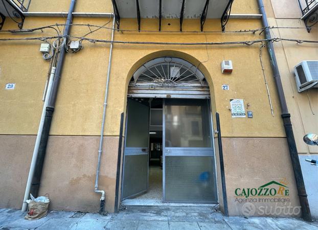 Cavour-XIII Vittime: magazzino 90 mq con soppalco