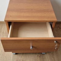 Cassettiera in legno ciliegio