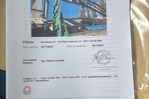 Cassa scarrabbile con gru
