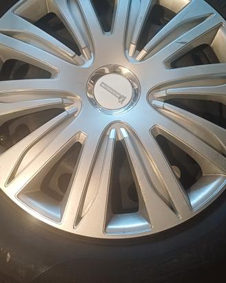 4 Cerchi in ferro Skoda R15 con copricerchi 