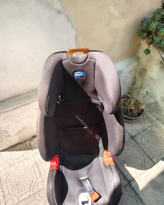 Seggiolina Chicco bambino per macchina.
