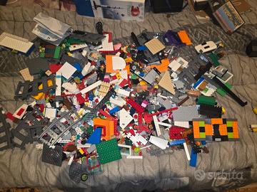 2 kg circa di lego di vari tipi 