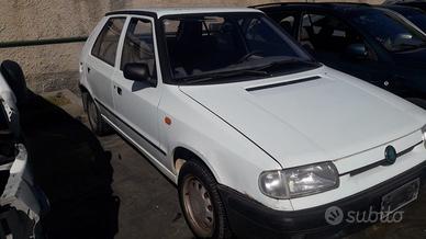 RICAMBI USATI AUTO SKODA Felicia Berlina 781135B (