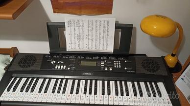 Tastiera Yamaha Ez 220 + supporto