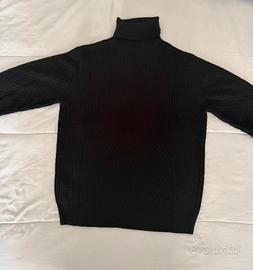 Maglione nero collo alto