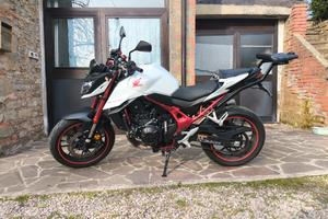 Honda Hornet CB 750  2023