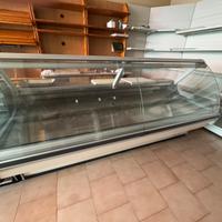 Banco frigo, scaffali negozio