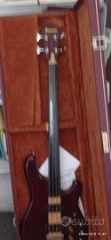 Basso elettrico a 4 corde