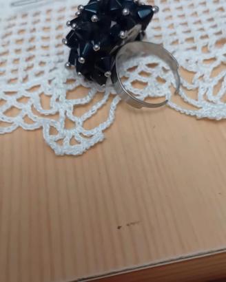 anello con ornamenti nero 