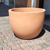 4 vasi in resina con rotelline da terrazzo