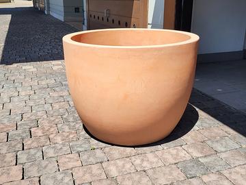 4 vasi in resina con rotelline da terrazzo