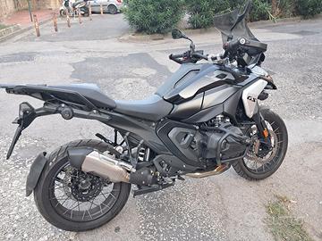 Bmw r 1300 gs triple black