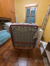 Letto singolo richiudibile con ruote