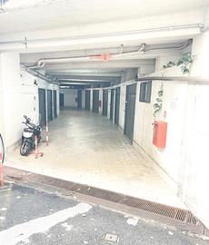 Ampio locale garage mq. 54 zona Barriera