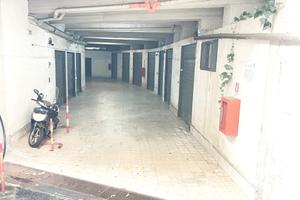 Ampio locale garage mq. 54 zona Barriera