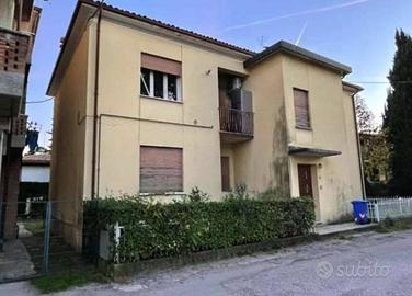 Immobile in asta di 126 m² con 4 locali e box auto