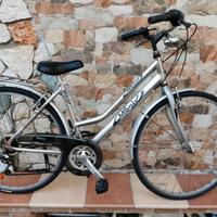 Bicicletta Donna city bike cromata alluminio legge