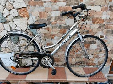 Bicicletta Donna city bike cromata alluminio legge