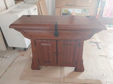 mobile pregiato in legno massello 