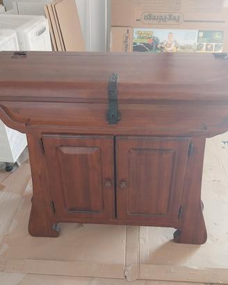 mobile pregiato in legno massello 
