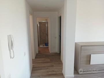 Bilocale e servizi con box e lavanderia pero