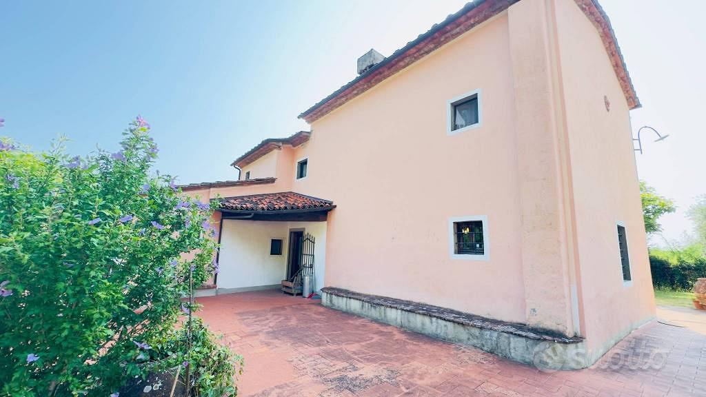 Rustico / Casale di 345 m² con più di 5 locali a M - Vista 4