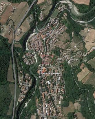 Palazzo / Stabile di 634 m² con 3 locali a Mercato