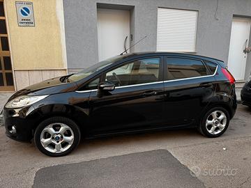 Ford fiesta 2011 benzina titanium neo patentati